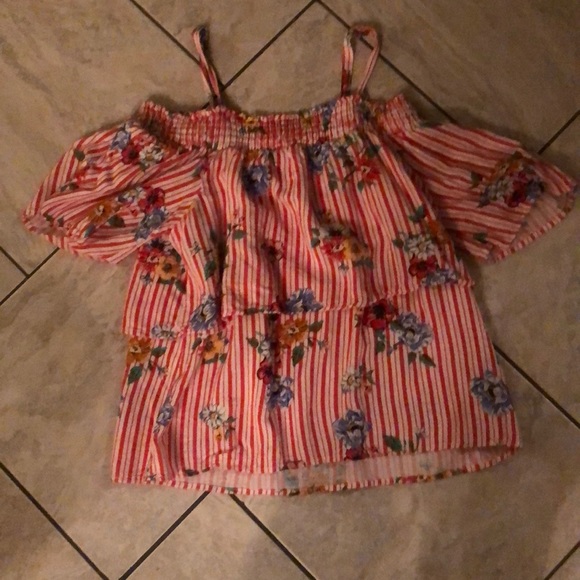 I am selling a art class girls shirt - Picture 1 of 1